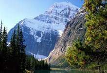 开云体育下载-烽火重燃！国内绿茵场刀光剑影，谁主沉浮？