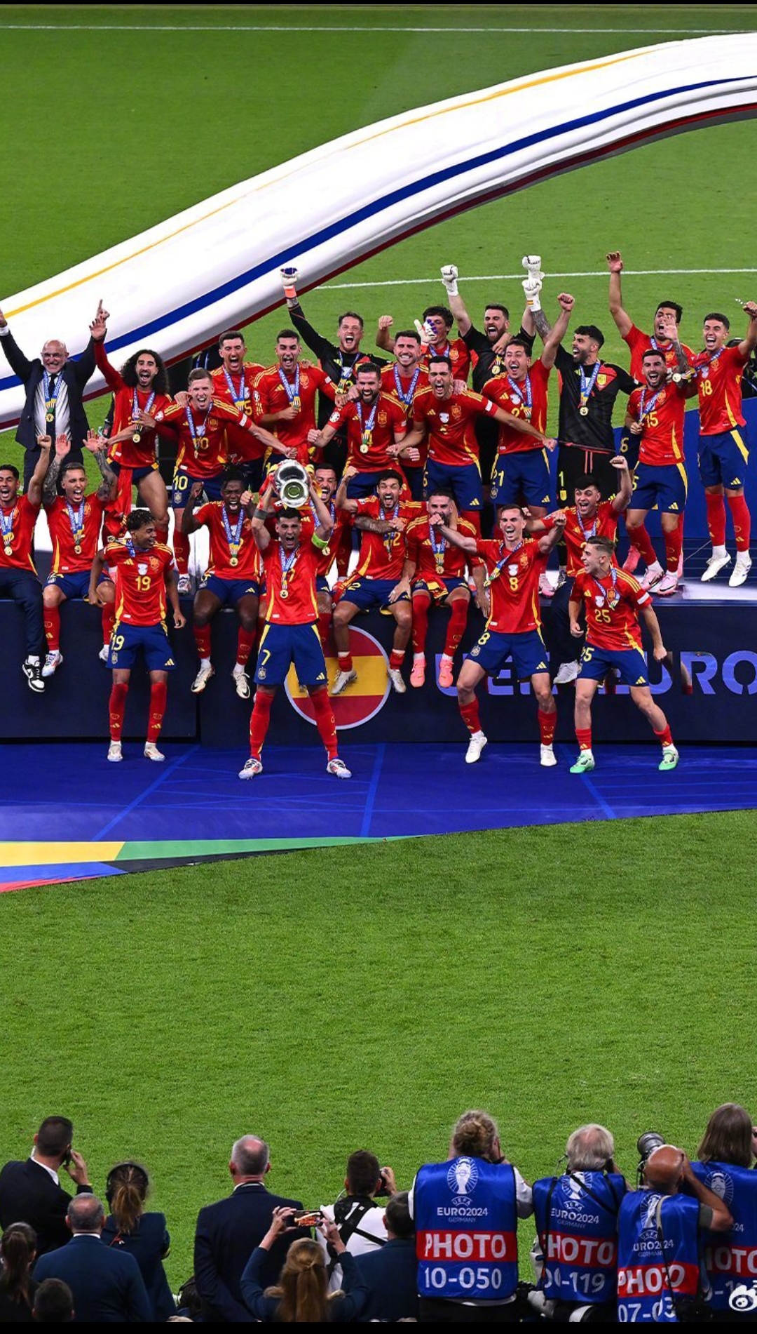 西班牙国家队连续击败对手晋级欧洲锦标赛半决赛