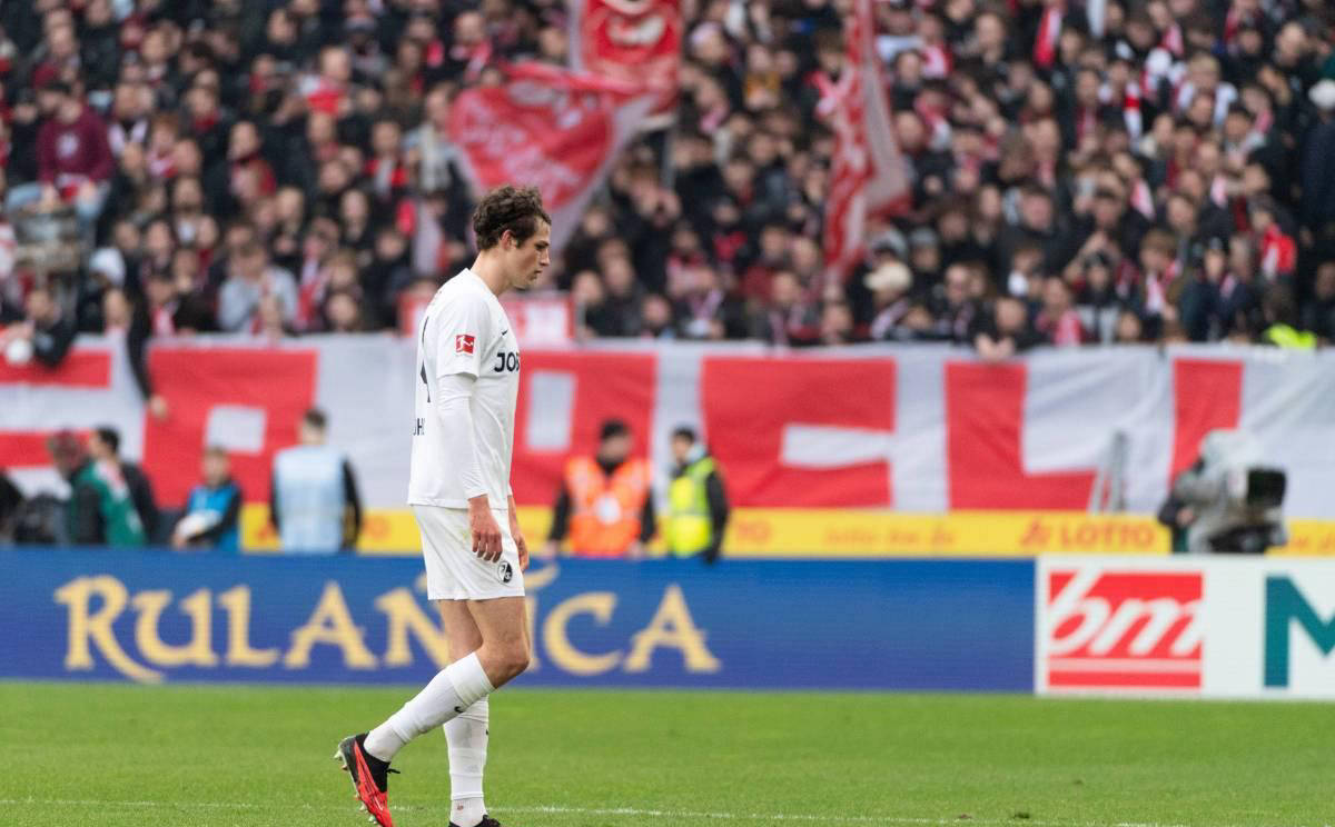 包含弗赖堡客场逼平奥格斯堡,保持联赛不败的词条 包含弗赖堡客场逼平奥格斯堡,保持联赛不败的词条