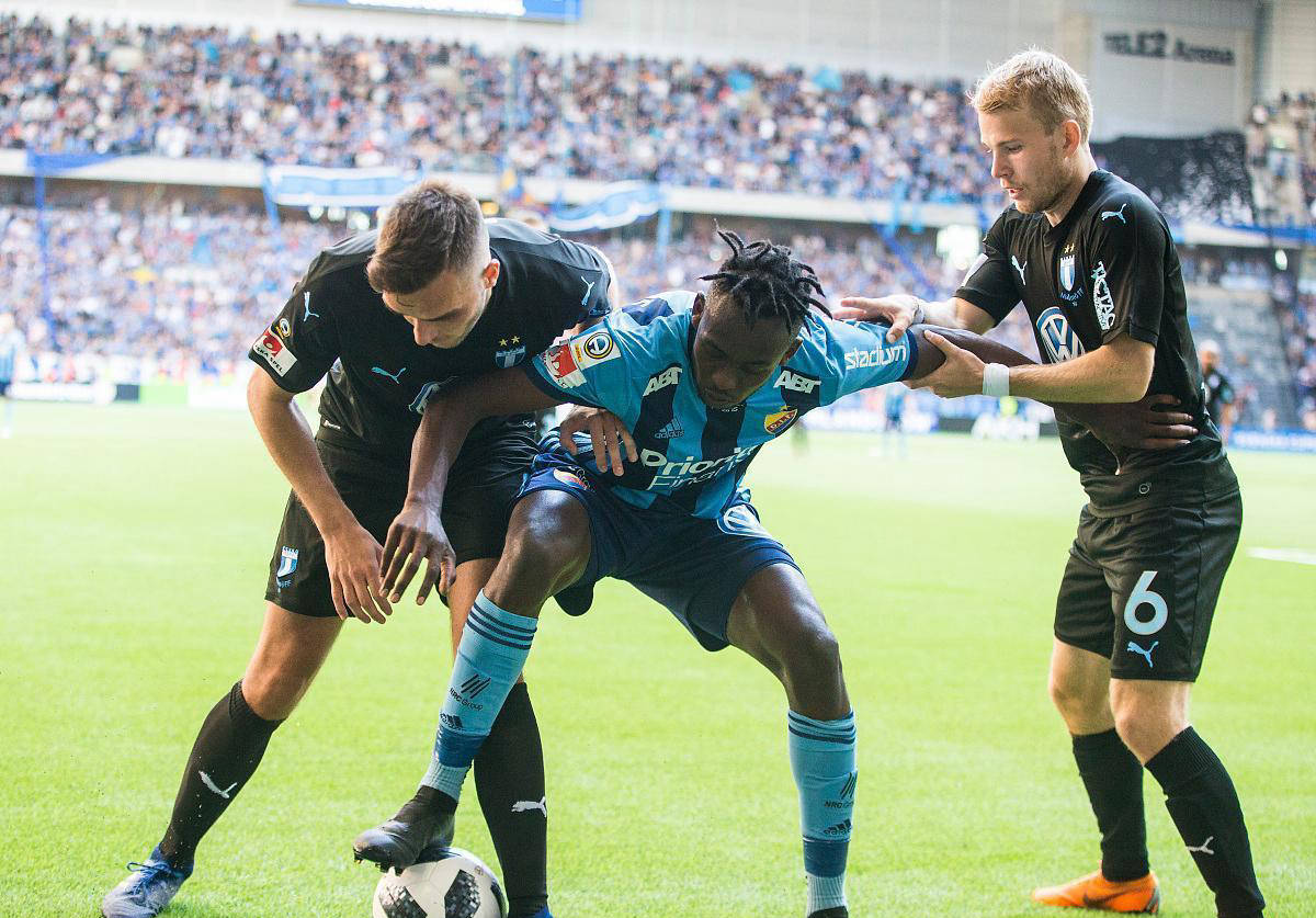 包含奥格斯堡士气高涨,成功逆转战胜对手的词条 包含奥格斯堡士气高涨,成功逆转战胜对手的词条