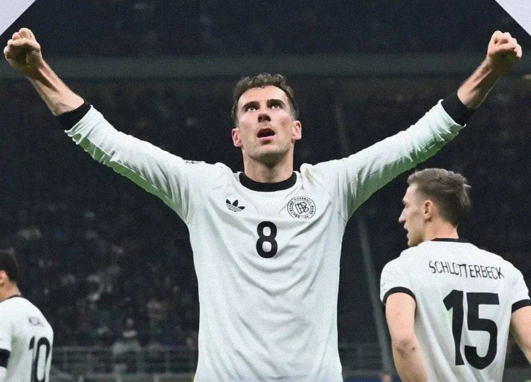 包含意大利横扫对手夺取小组赛三连胜的词条