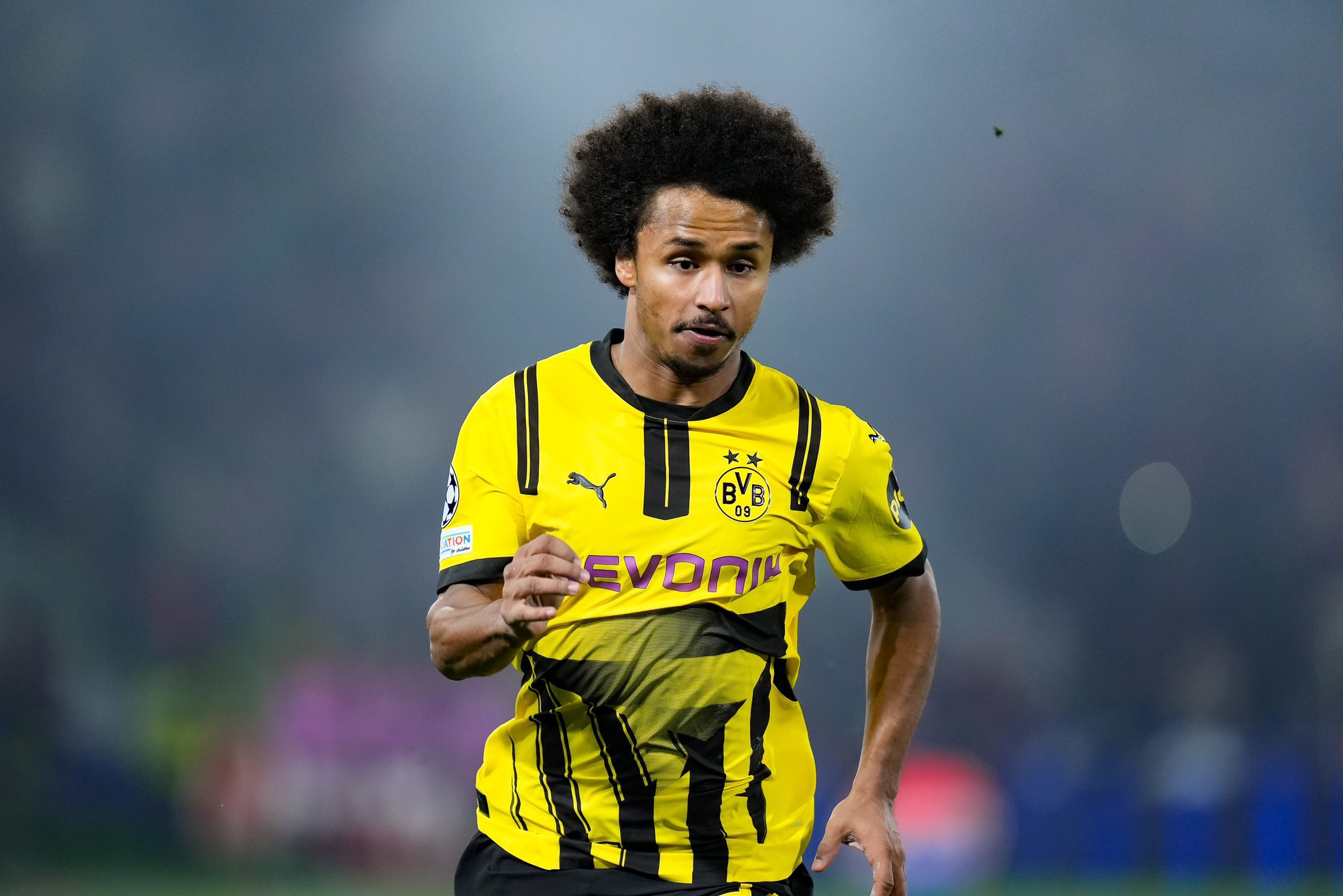 包含多特蒙德球员传出加盟里昂传闻，未来或现大征适应问题的词条