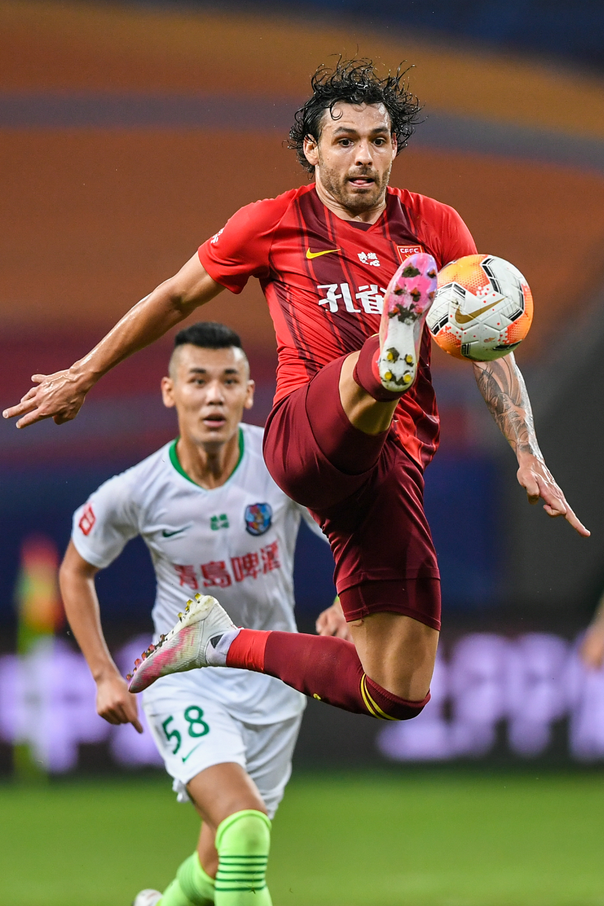 青岛黄海对阵广州富力，全队势头正猛争夺胜利的简单介绍