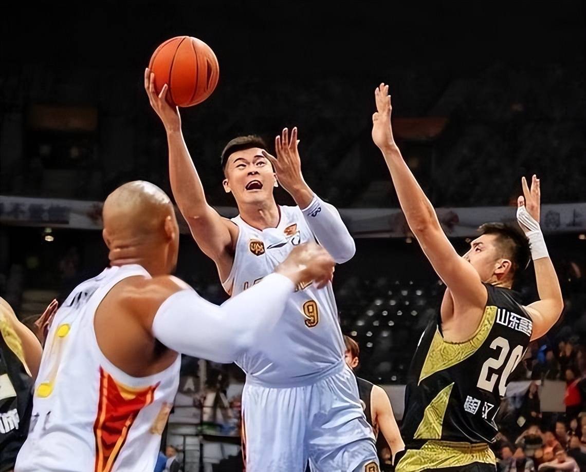 球队突然换帅,备战关键比赛,士气高昂的简单介绍 球队突然换帅,备战关键比赛,士气高昂的简单介绍