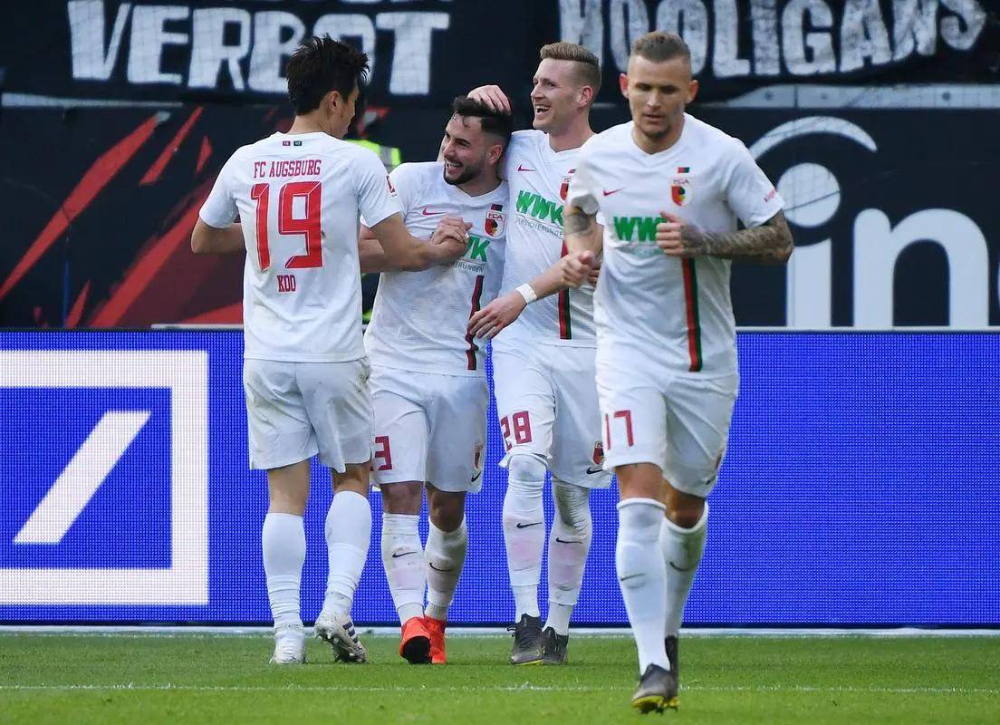 包含奥格斯堡客场逼平对手，保持不败的词条