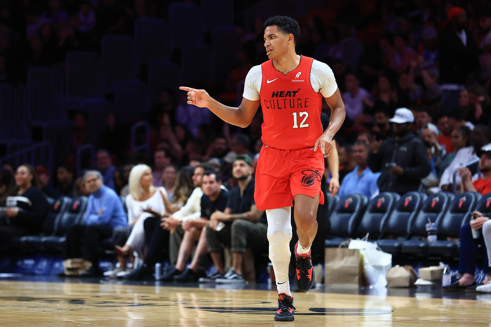 包含热火的主场氛围燃烧人的高层进攻一浪高过一浪的词条 包含热火的主场氛围燃烧人的高层进攻一浪高过一浪的词条