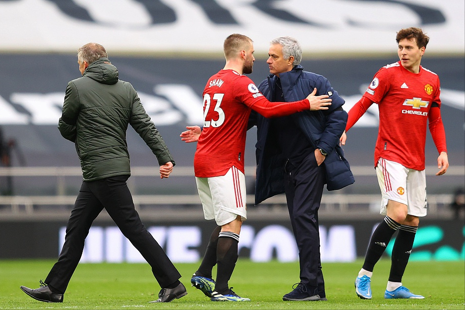 热刺客场逆转斯托克城，保住榜首位置的简单介绍