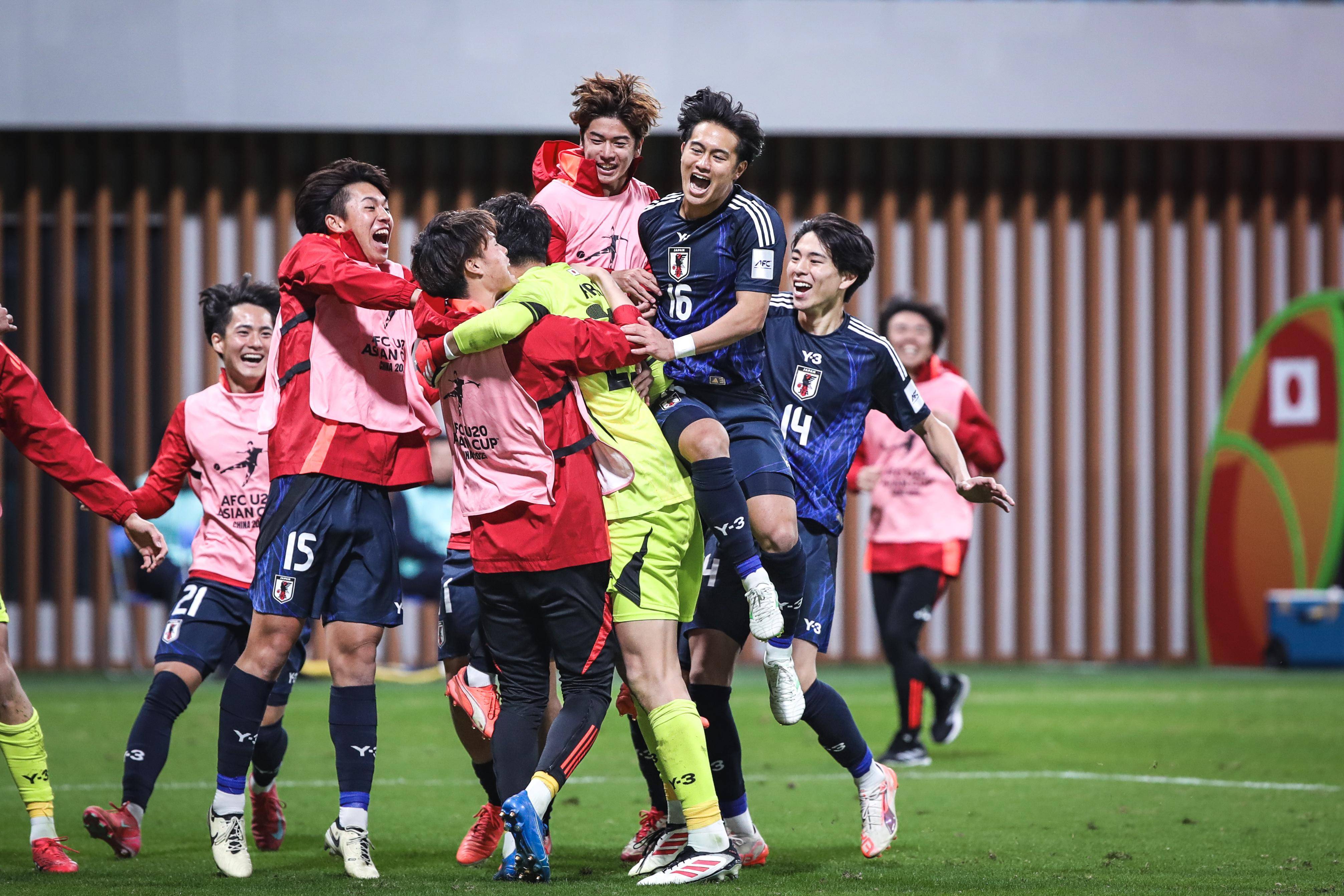 观众热情高涨,足球盛宴扫荡亚洲 观众热情高涨,足球盛宴扫荡亚洲