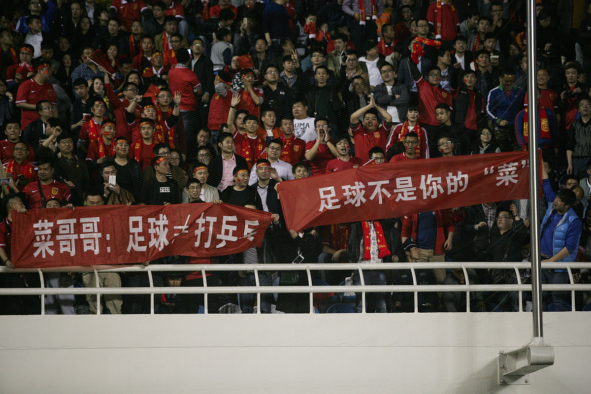 关于距离冠军只有一步之遥，球队拼尽全力的信息