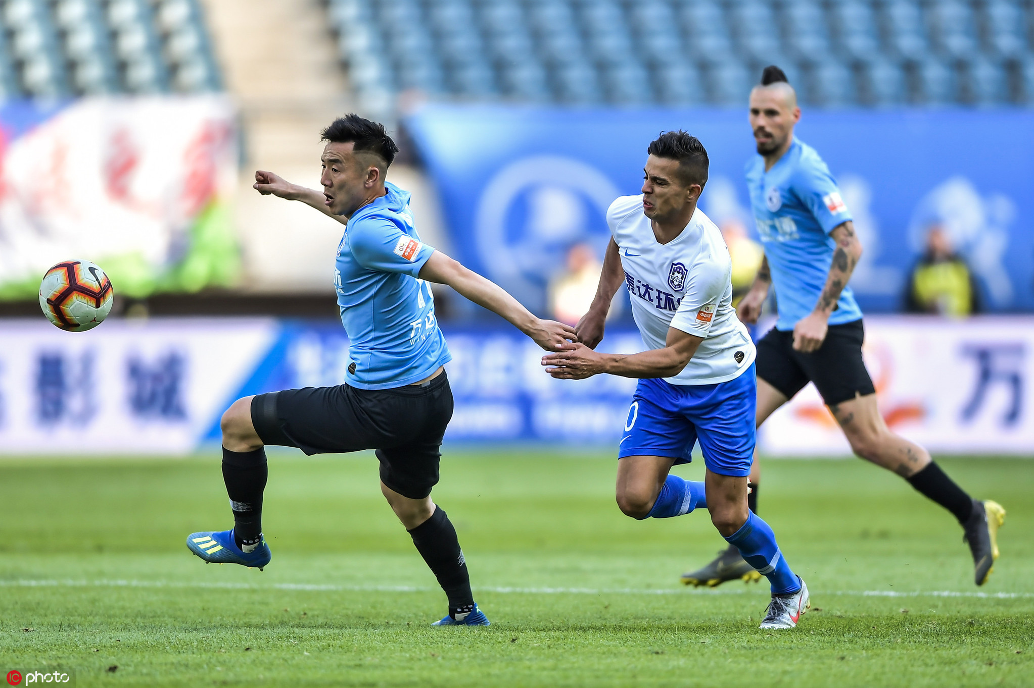 包含天津泰达在客场不敌对手遭遇失利的词条