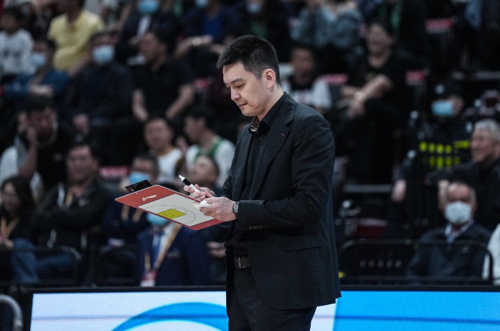 冠军教练将胜利归功于球员的拼搏与努力的简单介绍 冠军教练将胜利归功于球员的拼搏与努力的简单介绍