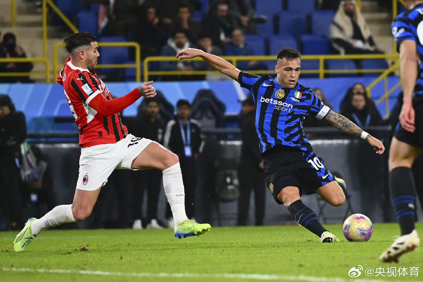 AC米兰全取三分：客场胜利收官的简单介绍