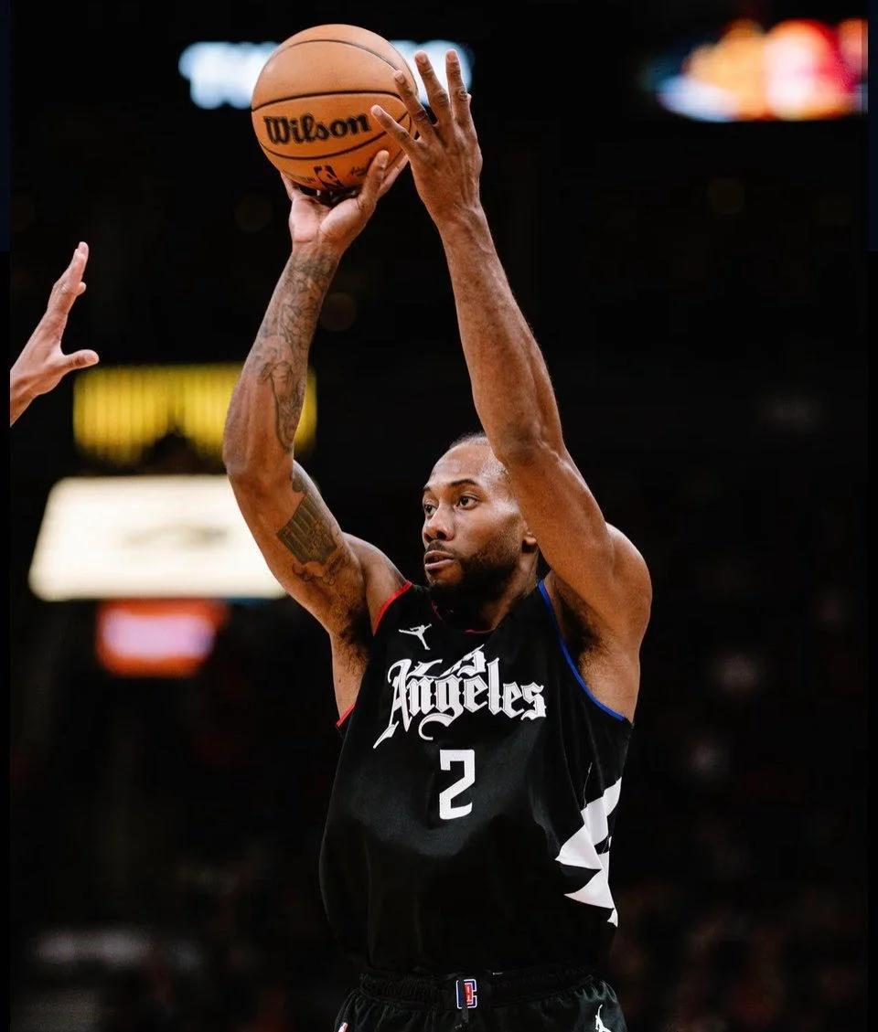 快船队大胜对手，展示出色团队协作