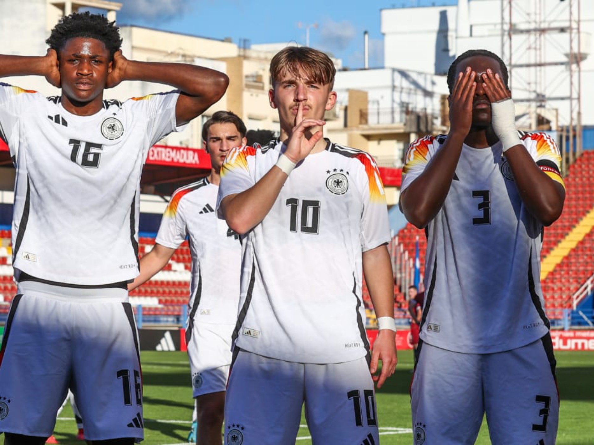 暴发户竞争激烈：欧预赛中场表现抢眼的简单介绍