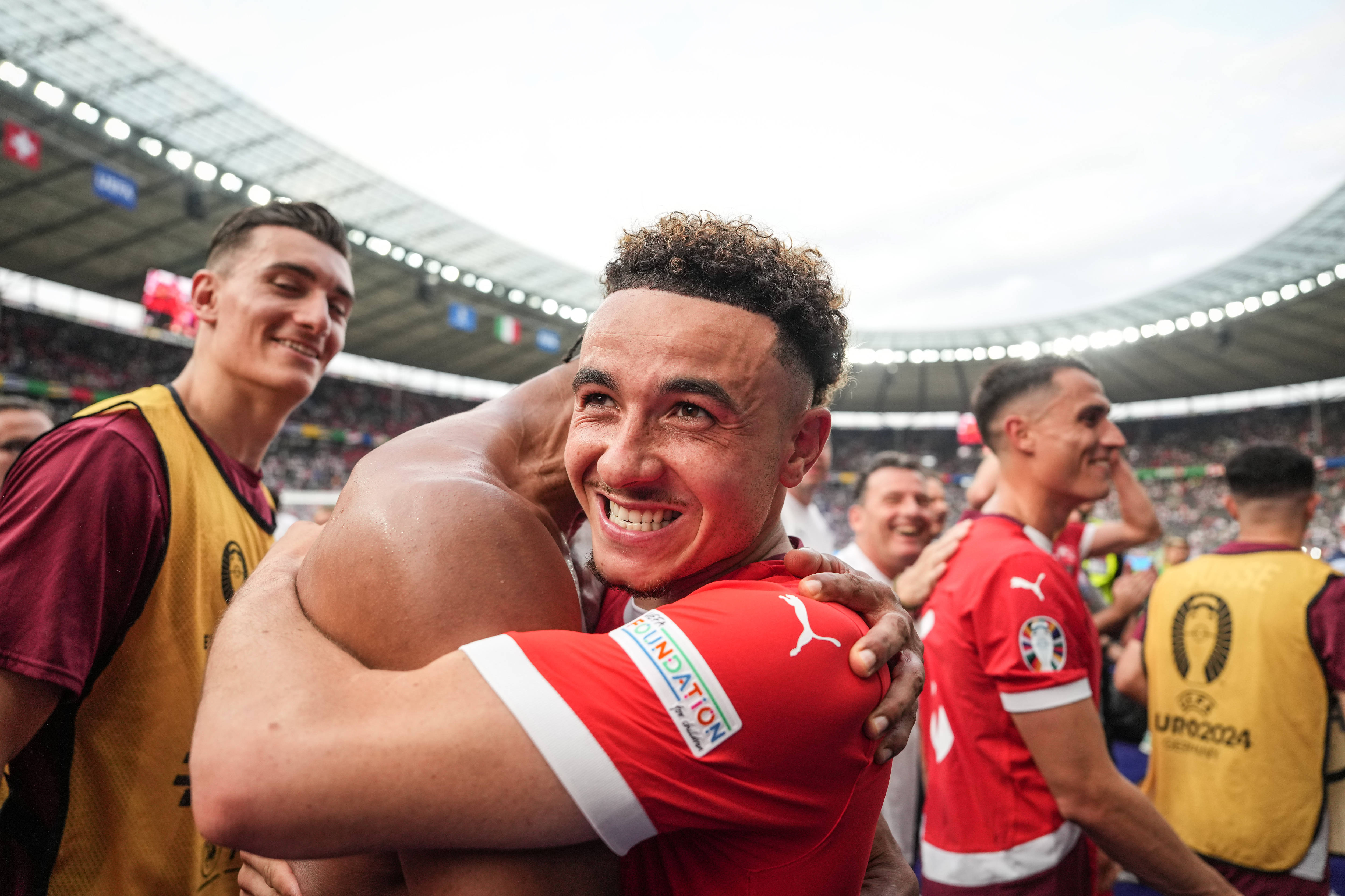 包含瑞士队在欧预赛比赛中-战胜爱尔兰的词条