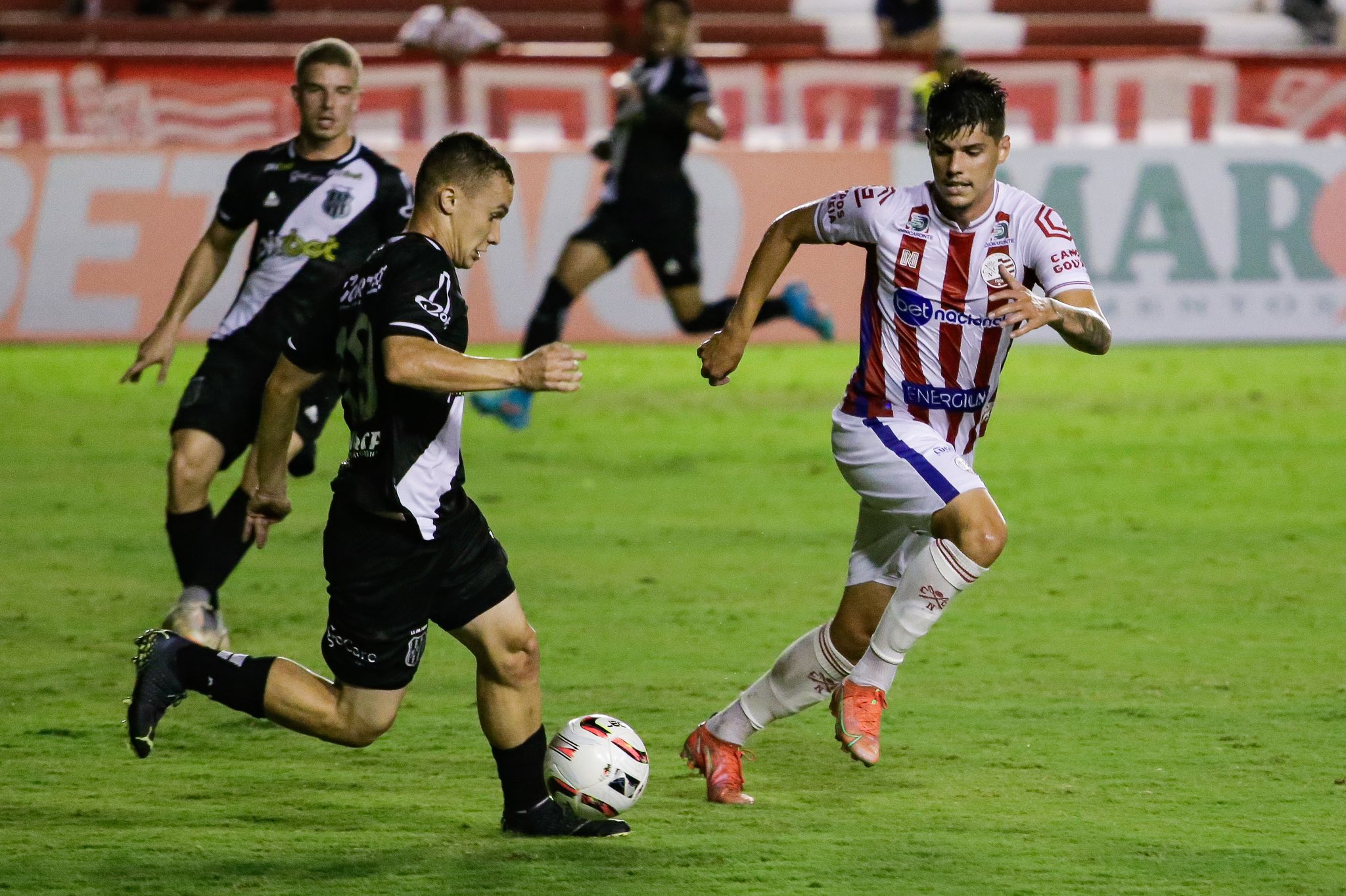 法国客场力挫罗马尼亚，全取三分