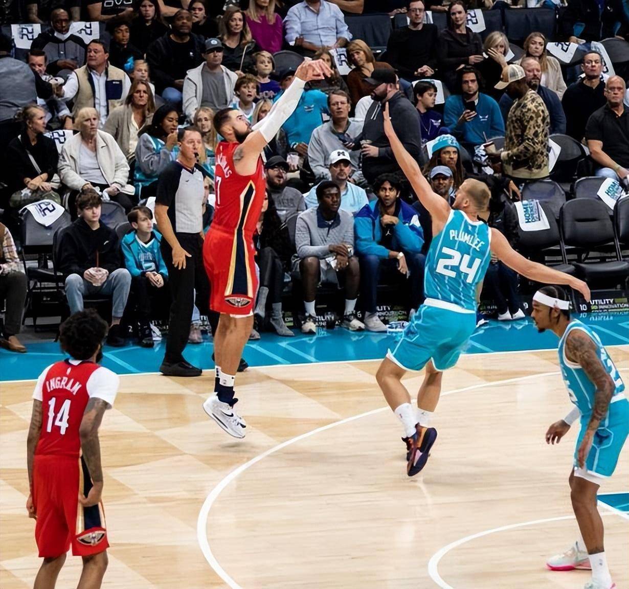 人女球员鲍尔与CJ-迈克勒姆实录开幕报名的简单介绍