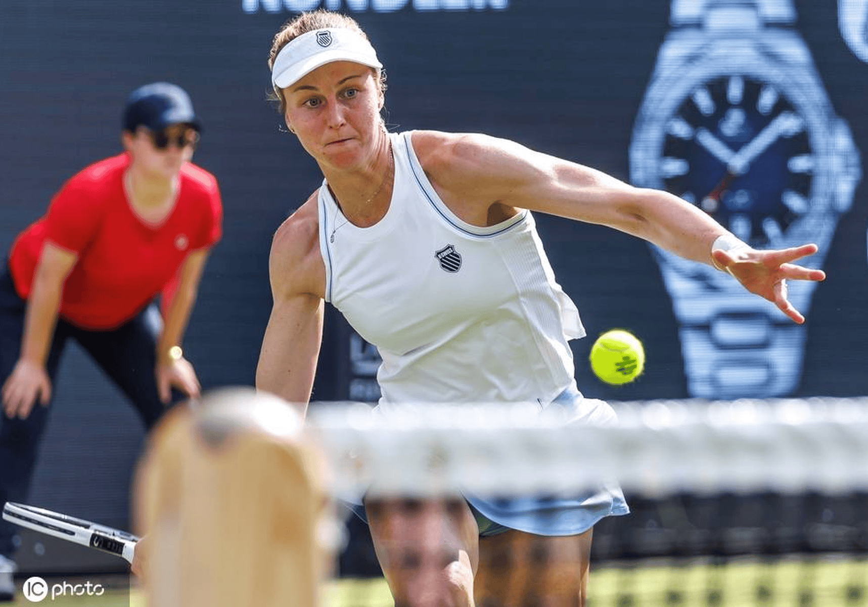 法国射箭选手表现出色，成功晋级八强