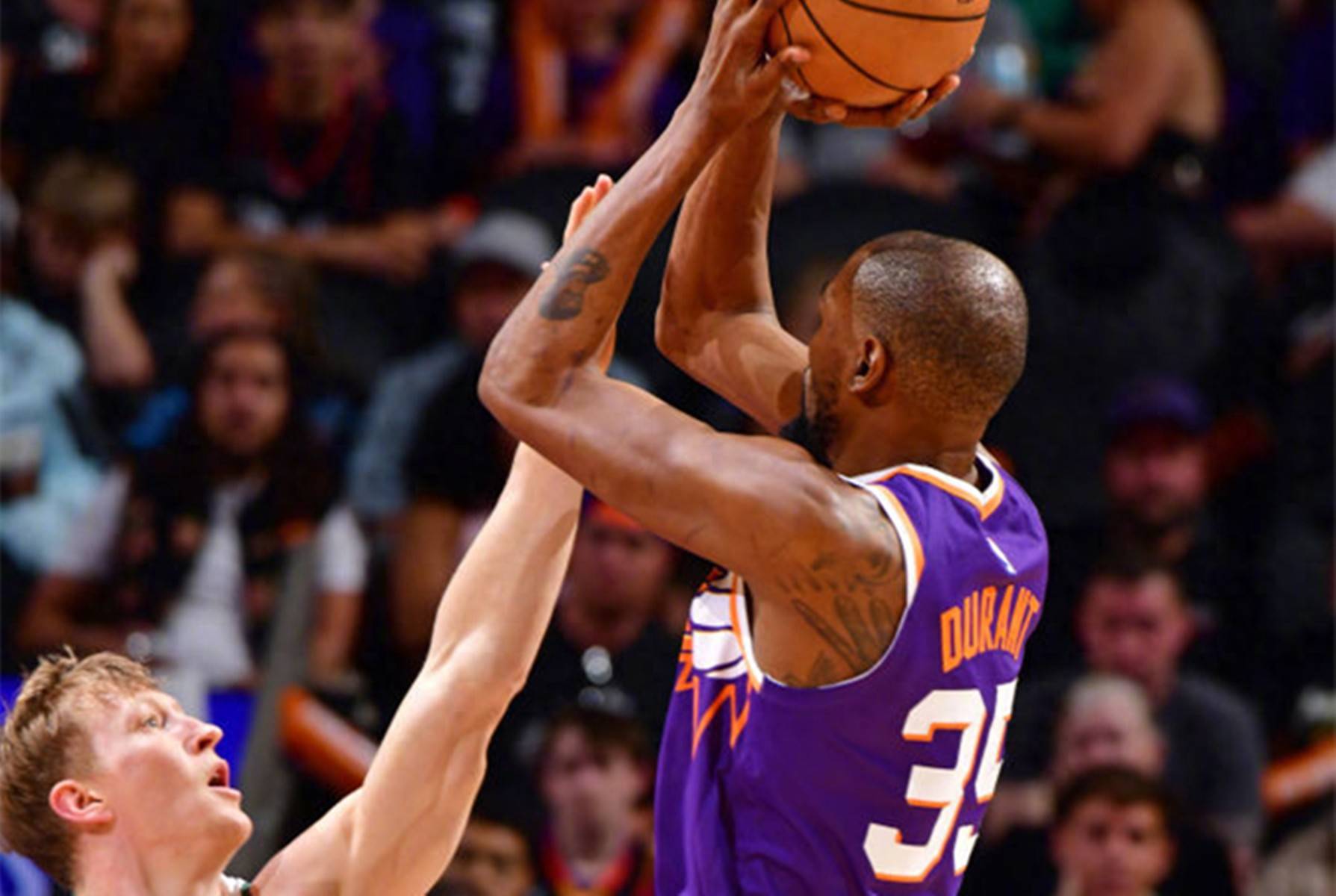 雄鹿客场大胜太阳,取得二连胜 雄鹿客场大胜太阳,取得二连胜