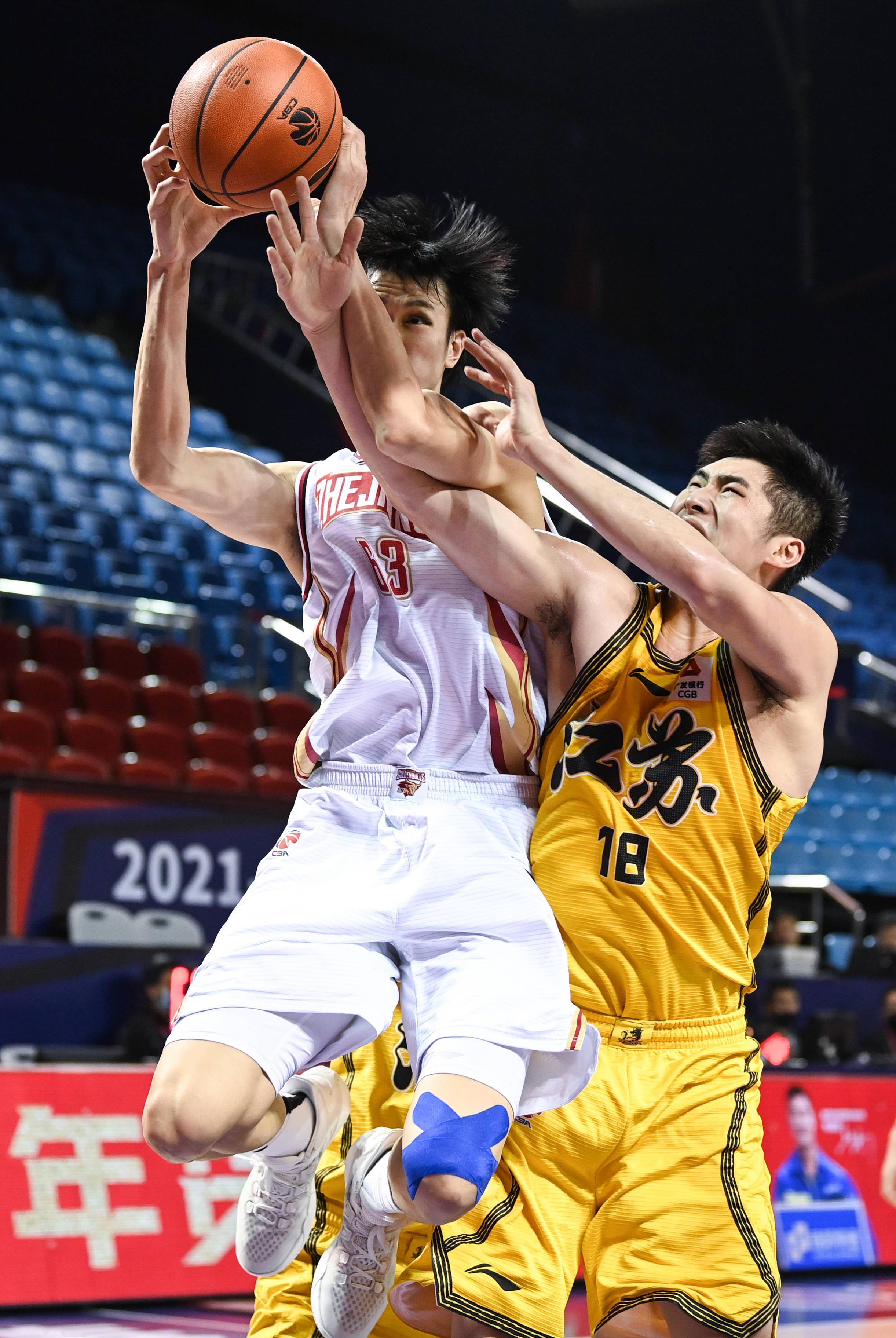 包含球队防守稳固,主场轻取对手的词条 包含球队防守稳固,主场轻取对手的词条