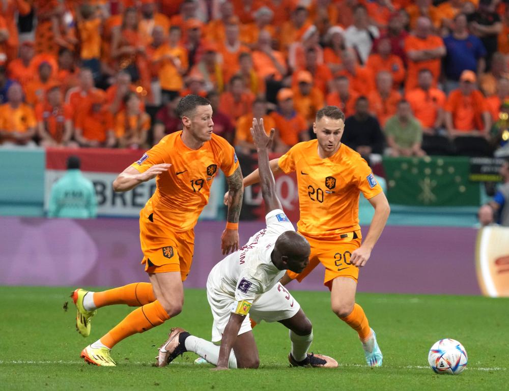 荷兰客场-战平爱尔兰，小组头名难题未解的简单介绍
