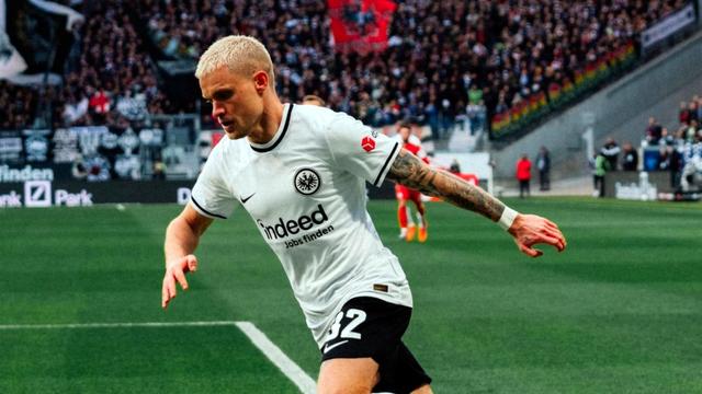 弗赖堡队在德国足球联赛中稳占前三位置 弗赖堡队在德国足球联赛中稳占前三位置