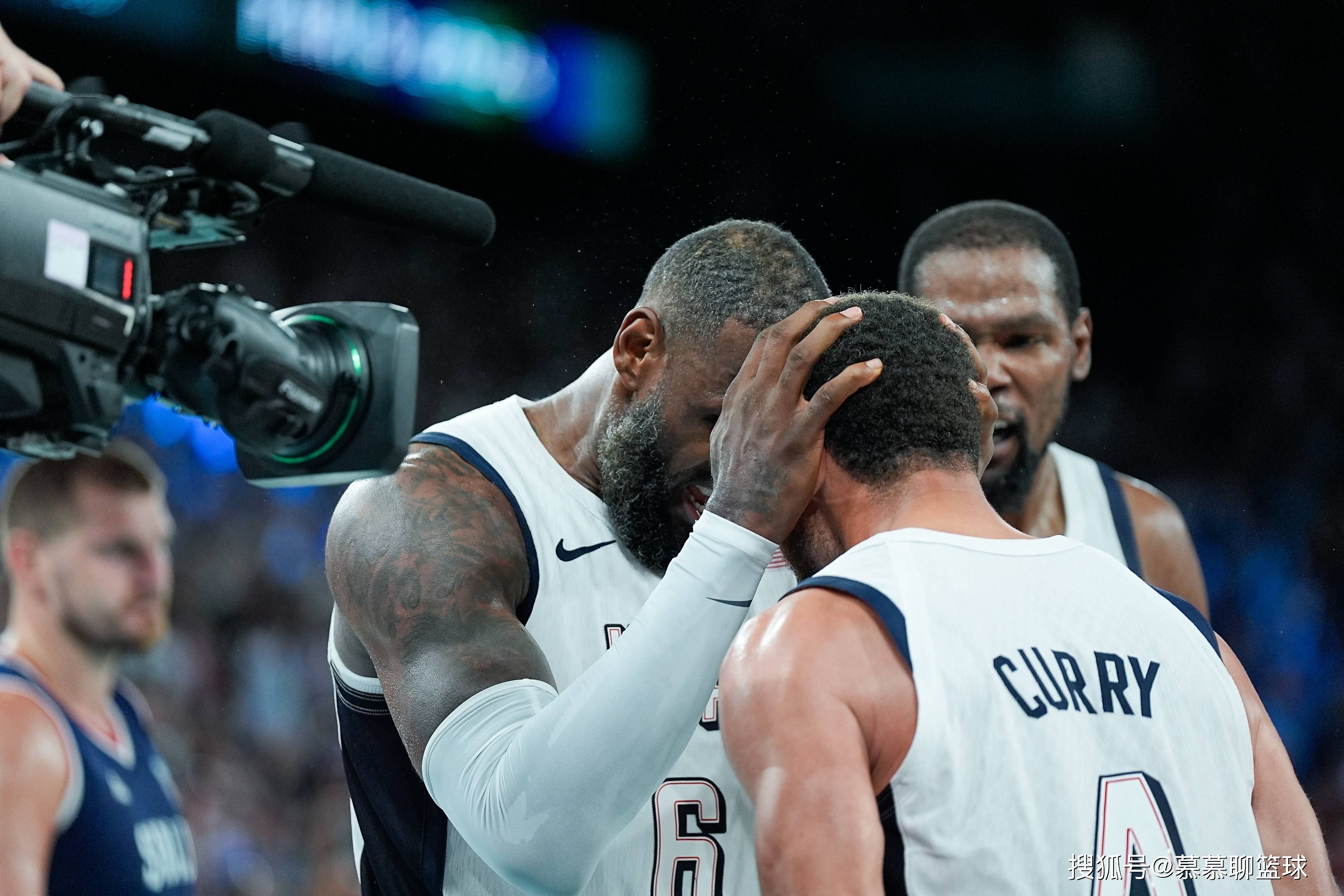 库里在意甲中绝杀英格兰，球迷沸腾的简单介绍