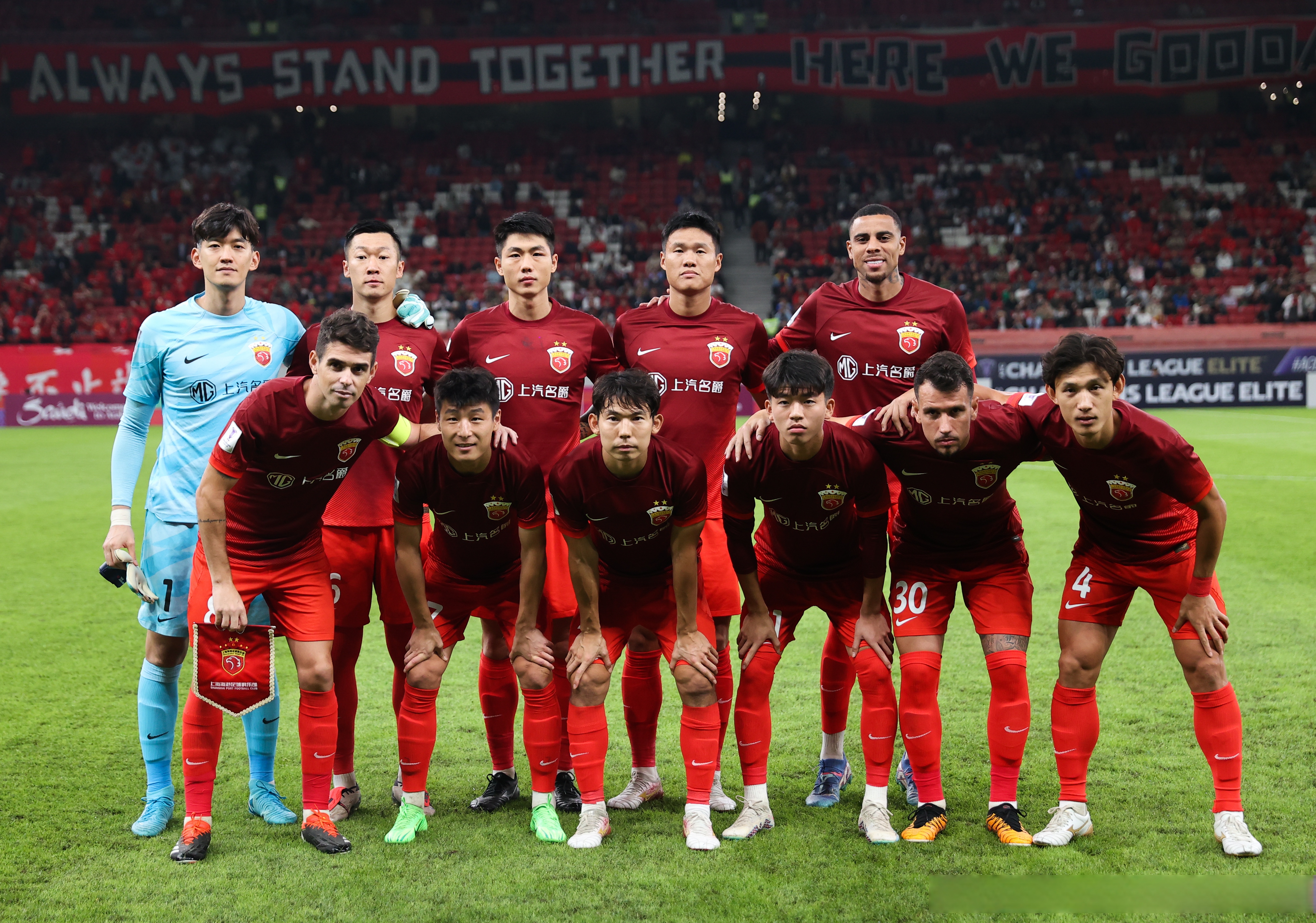 聚焦足球竞技场:各队争夺胜利瞬间 聚焦足球竞技场:各队争夺胜利瞬间