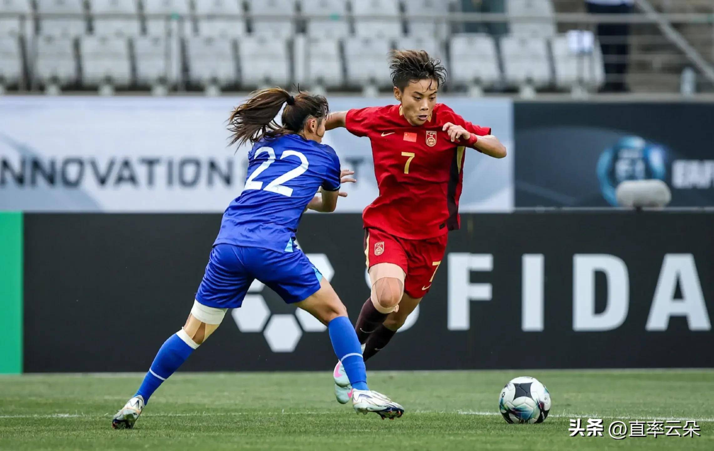 聚焦足球竞技场:各队争夺胜利瞬间 聚焦足球竞技场:各队争夺胜利瞬间