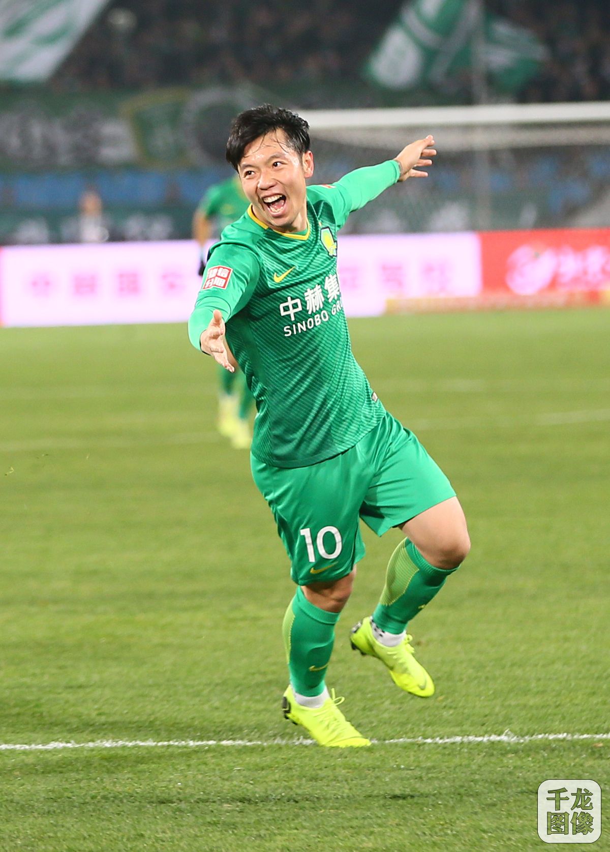 张稀哲表现抢眼，亚冠联赛战况激烈