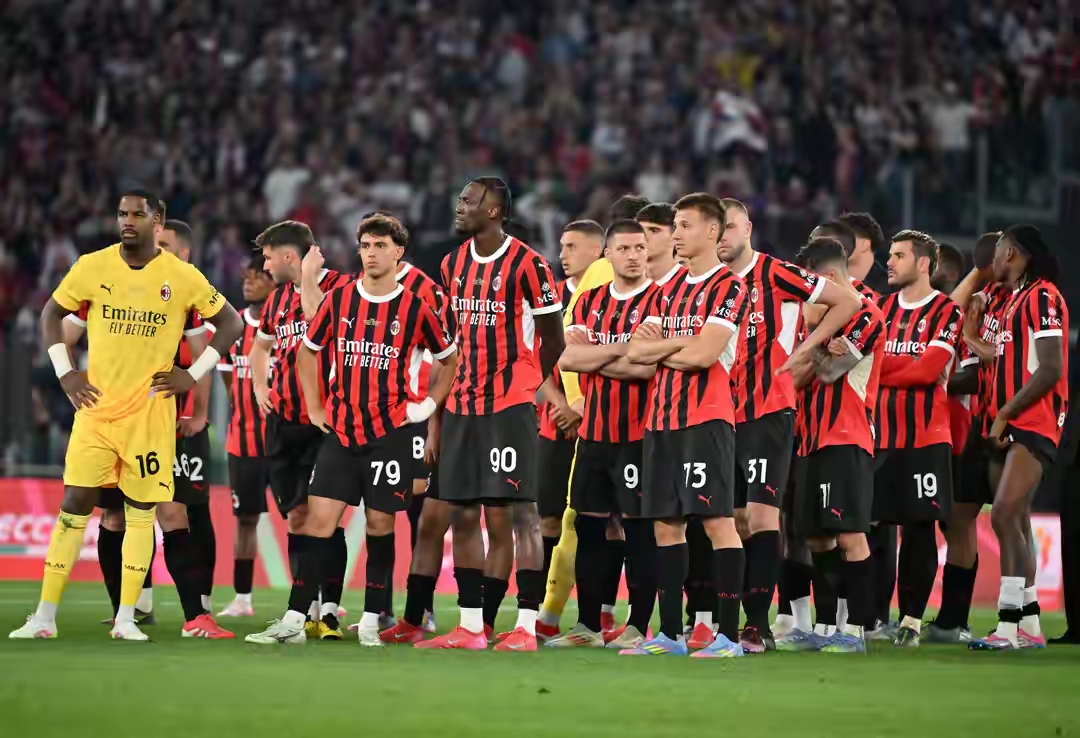 意大利足球实力对决现场实况,球迷目不转睛的简单介绍 意大利足球实力对决现场实况,球迷目不转睛的简单介绍