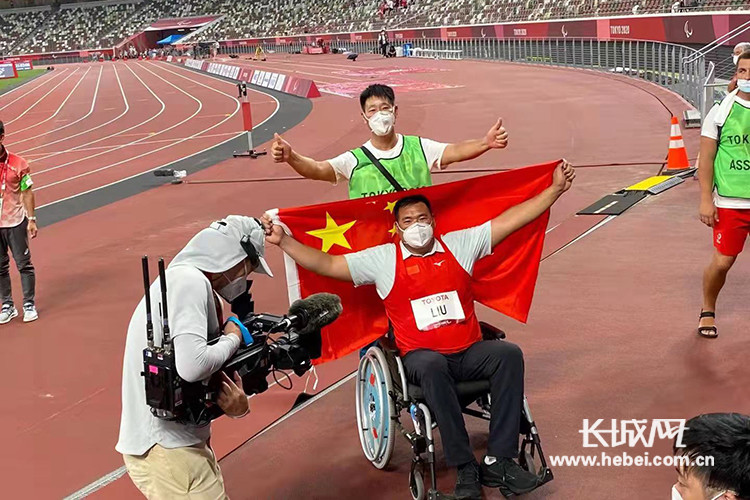 巴巴多斯运动员在田径比赛中夺冠的简单介绍