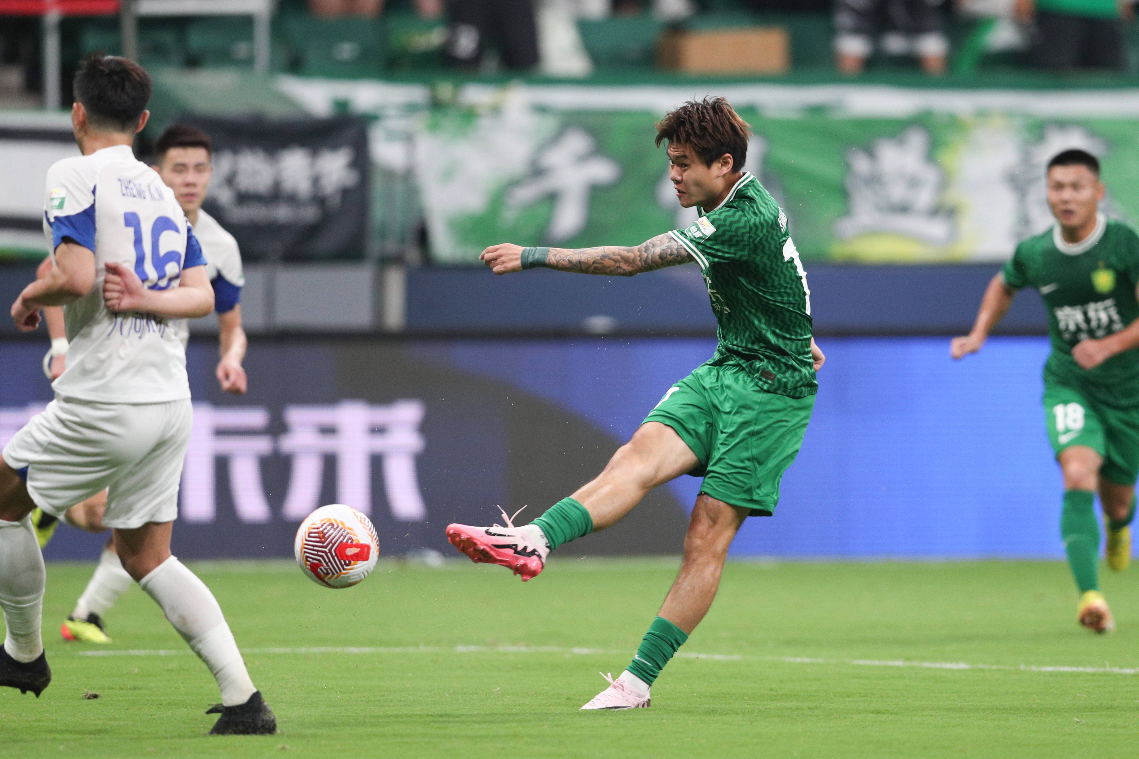 北京国安主场战胜对手，展现实力