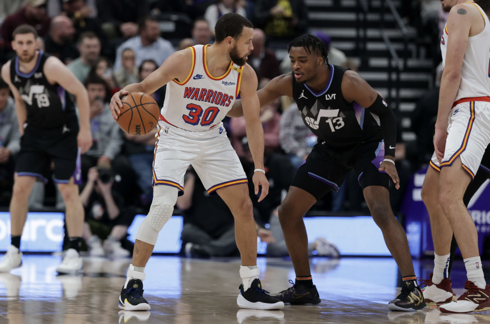 勇士惨遭爵士逆转,近期两连败 勇士惨遭爵士逆转,近期两连败