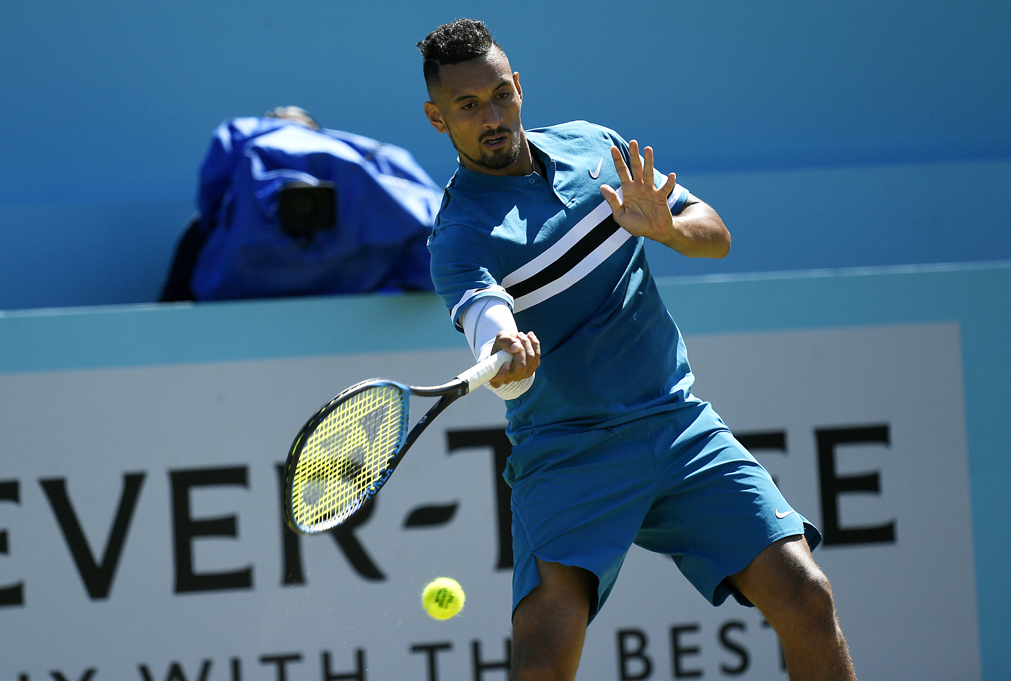 包含世界网球队绝杀英国网球队，克耶高斯惊艳世界的词条